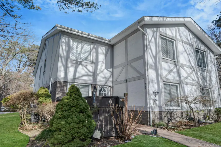 586 Blue Ridge Drive, Medford, NY 11763 - Image #2