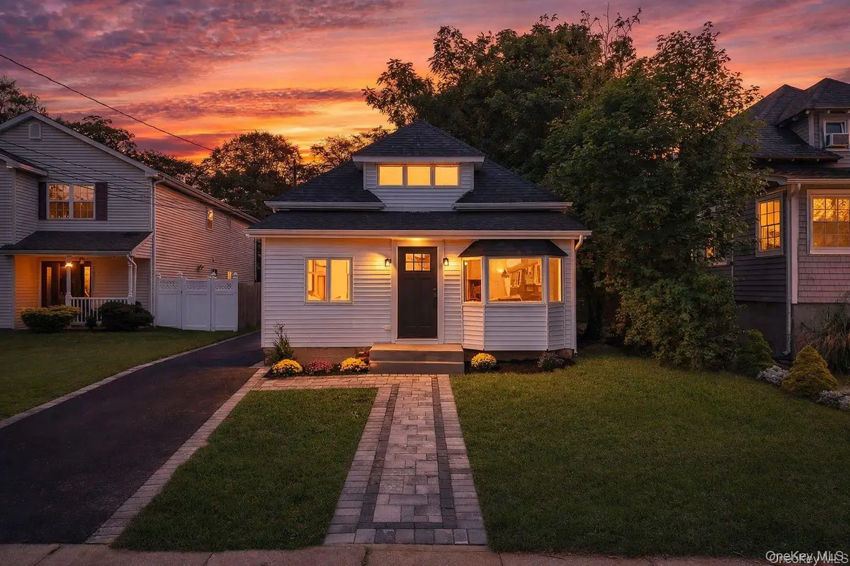 15 E Hamilton Avenue, Massapequa, NY 11758 - #1