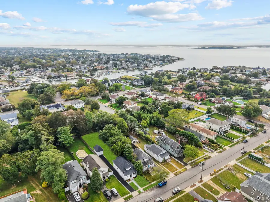 15 E Hamilton Avenue, Massapequa, NY 11758 - #2