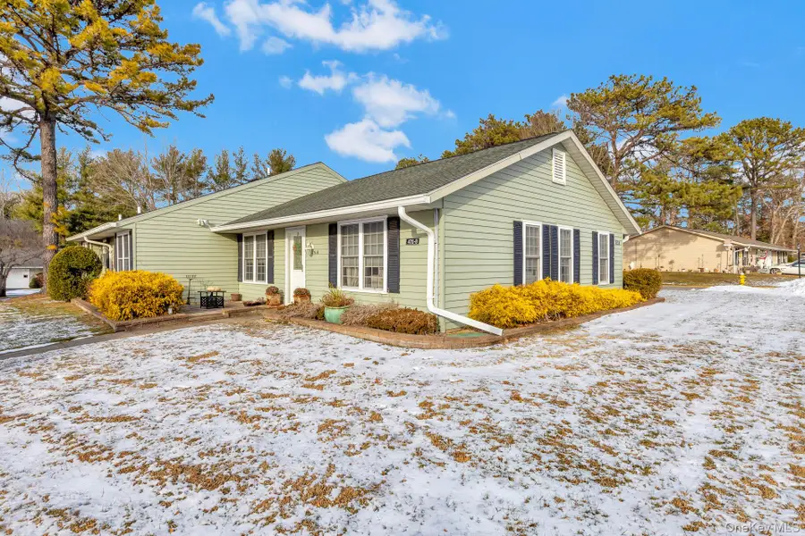 475 Darwen Drive #B, Ridge, NY 11961 - #3