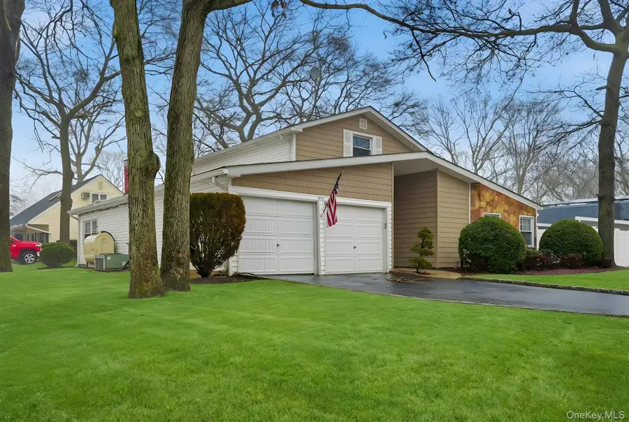 5431 Expressway Drive N, Holtsville, NY 11742 - Image #2