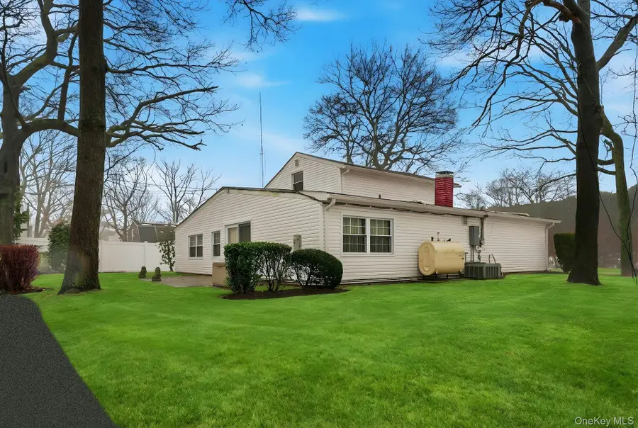 5431 Expressway Drive N, Holtsville, NY 11742 - Image #3