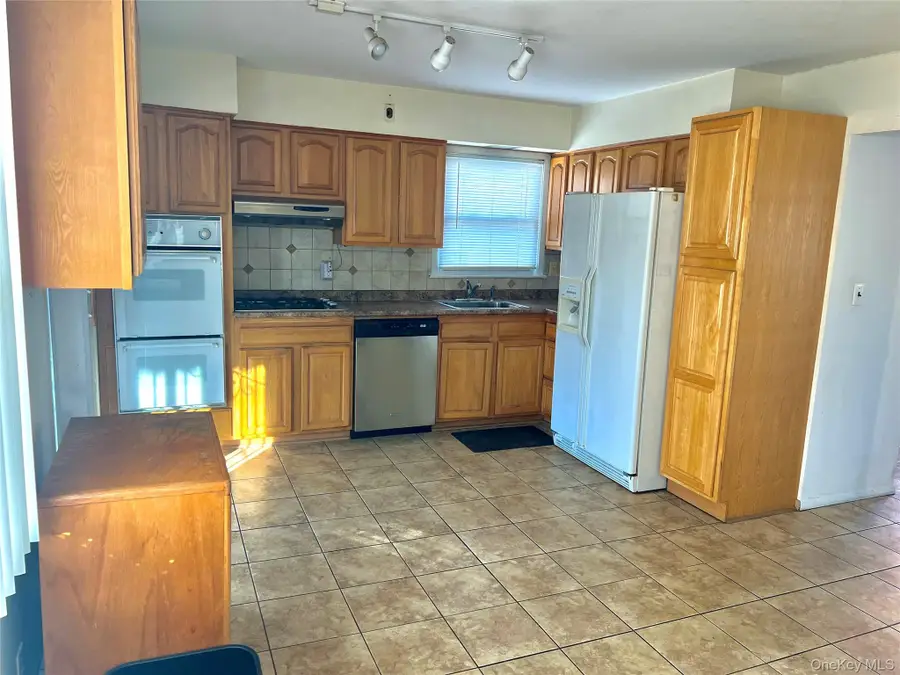 1613 Stadium Avenue, Bronx, NY 10465 - Image #3