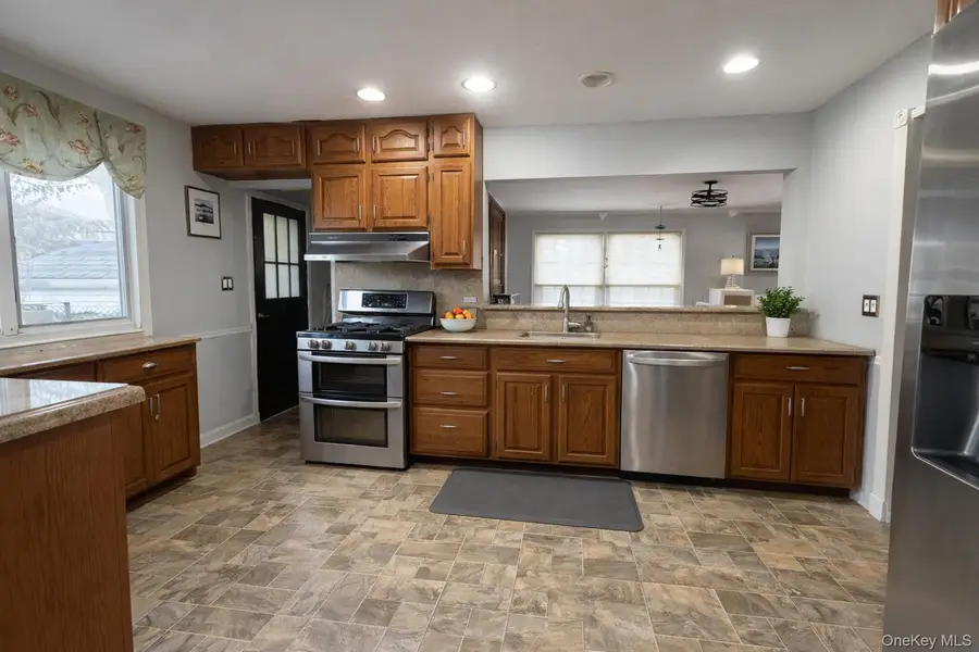 9 Katie Court, Lake Grove, NY 11755 - #3