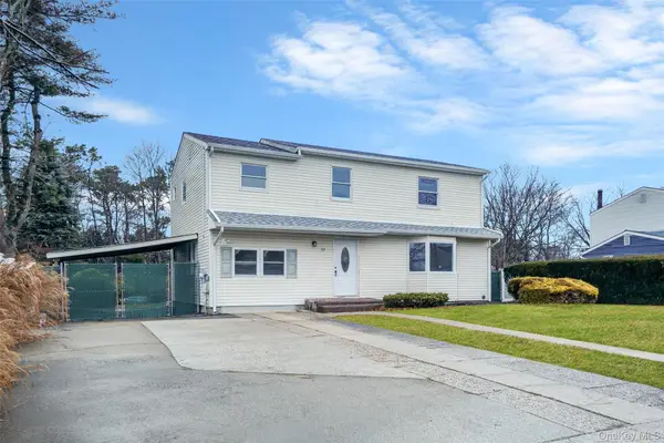 39 2nd Place, Central Islip, NY 11722