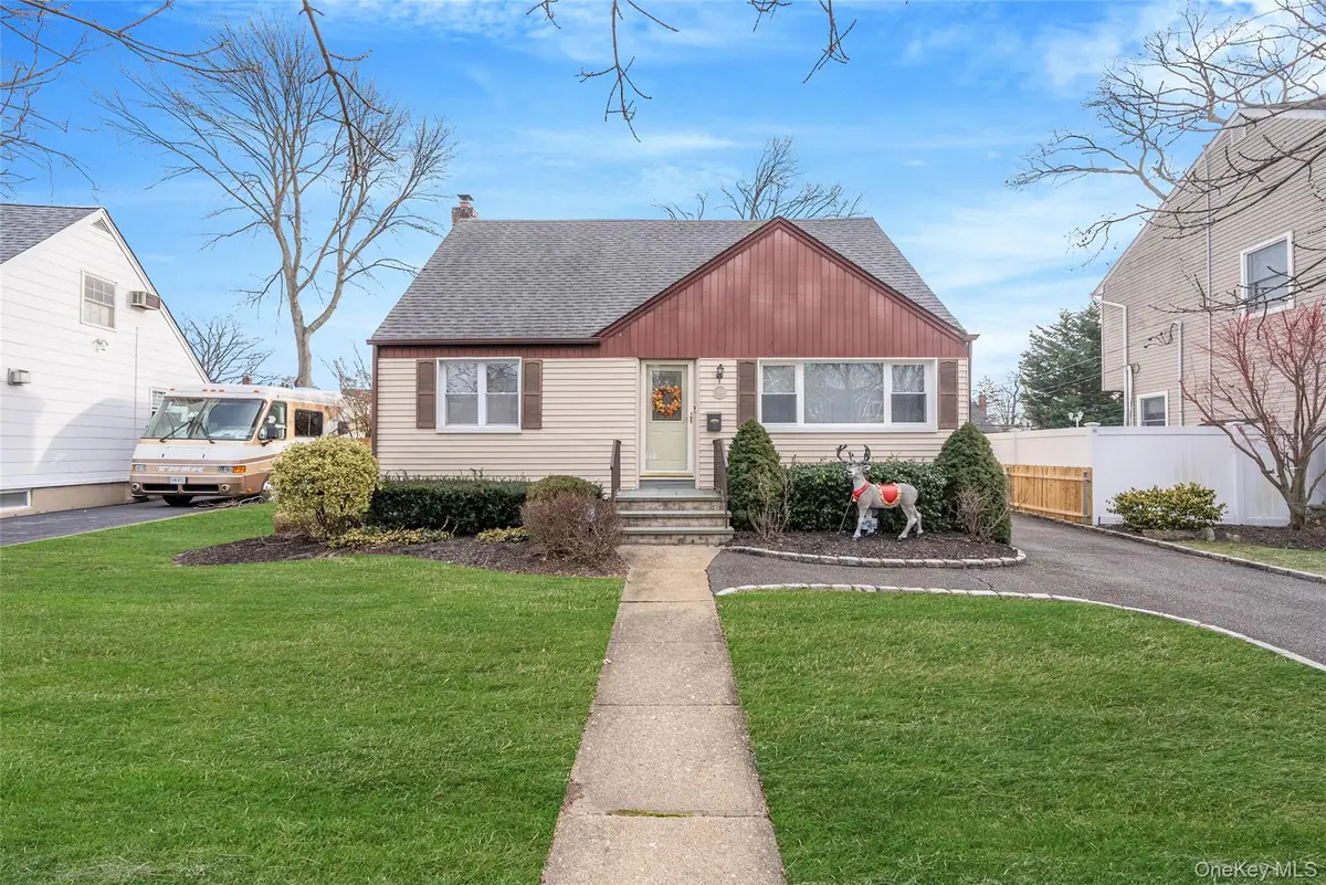 204 Maeder Avenue, North Merrick, NY 11566 - #1