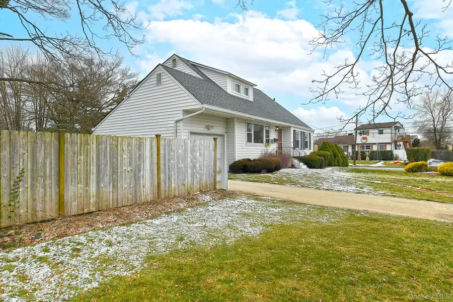 4 Deepdale Drive, Brentwood, NY 11717 - Image #3