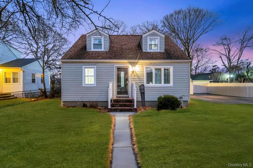 39 Andrews Avenue, Wheatley Heights, NY 11798 - Image #1