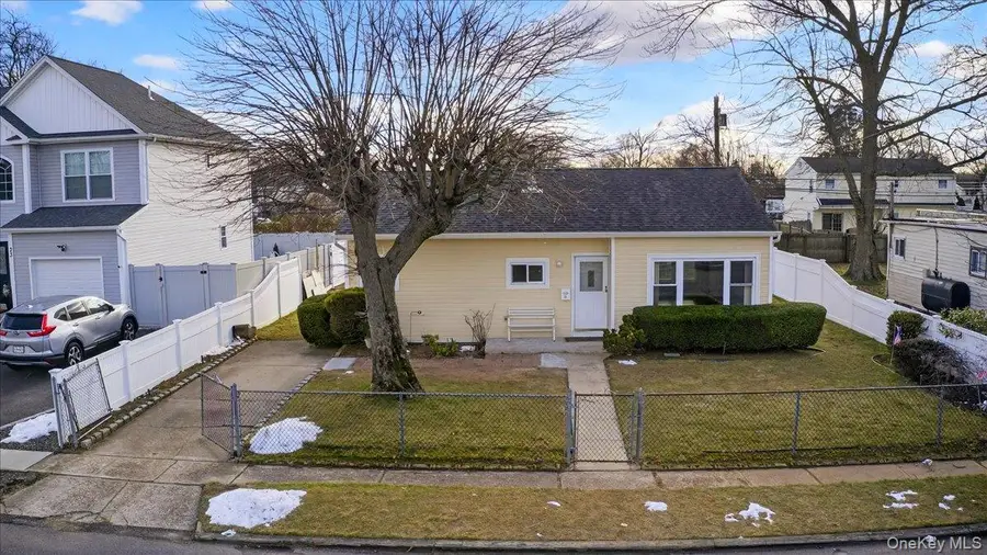 21 Somerset Road N, Amityville, NY 11701 - Image #2