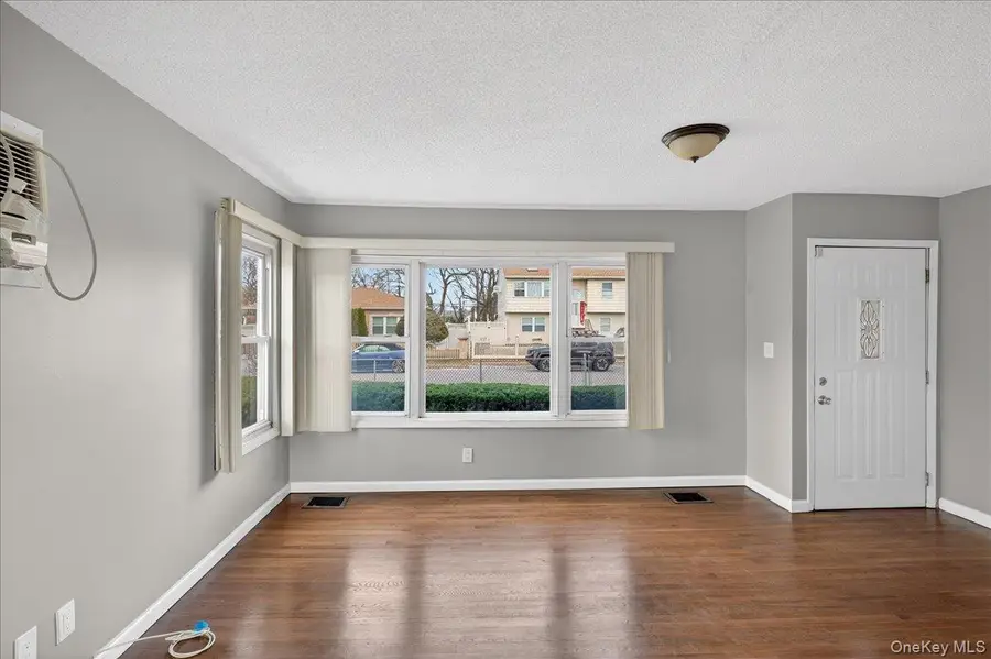 21 Somerset Road N, Amityville, NY 11701 - Image #3