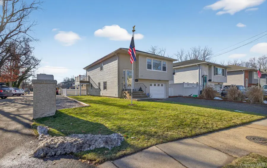 306 Bayville Avenue, Bayville, NY 11709 - Image #2