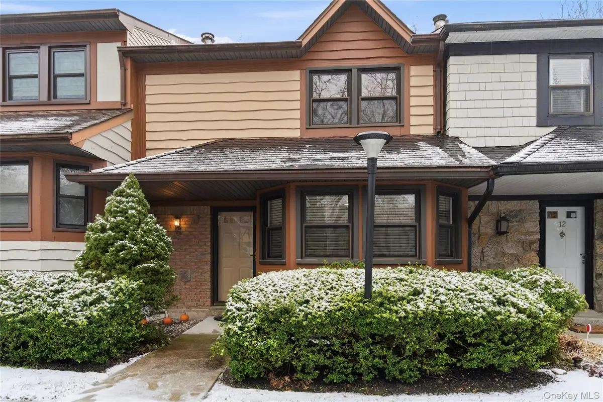 10 Hampton Way, Woodbury, NY 11797 - Image #1