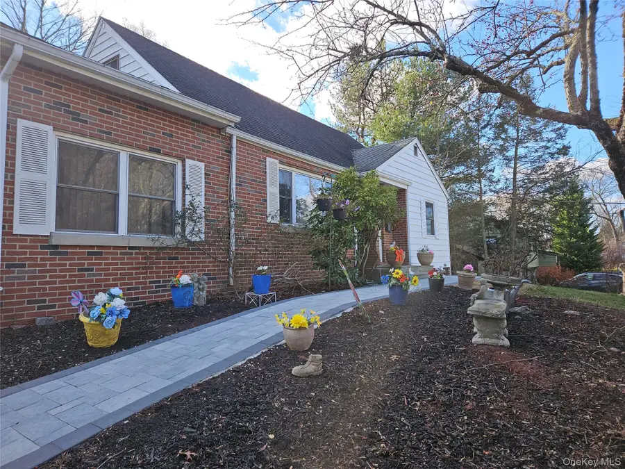 8 Windmill Lane, New City, NY 10956 - Image #2