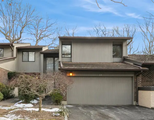 33 Club House Court #33, Jericho, NY 11753