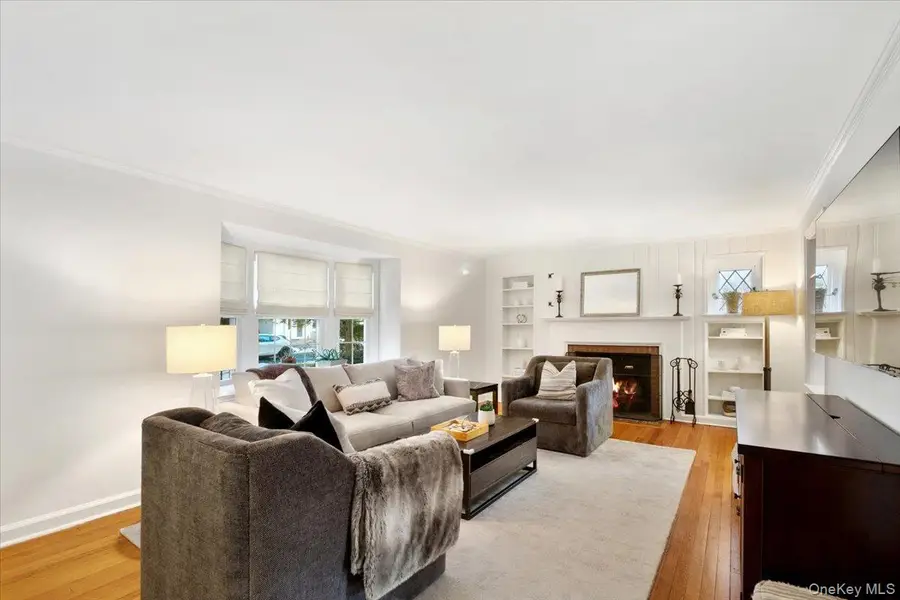 12 Stoneleigh Close, Scarsdale, NY 10583 - Image #3