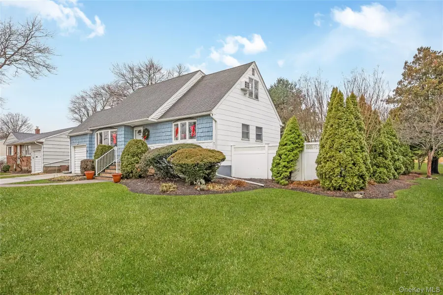 10 Roxbury Street, Farmingdale, NY 11735 - Image #2