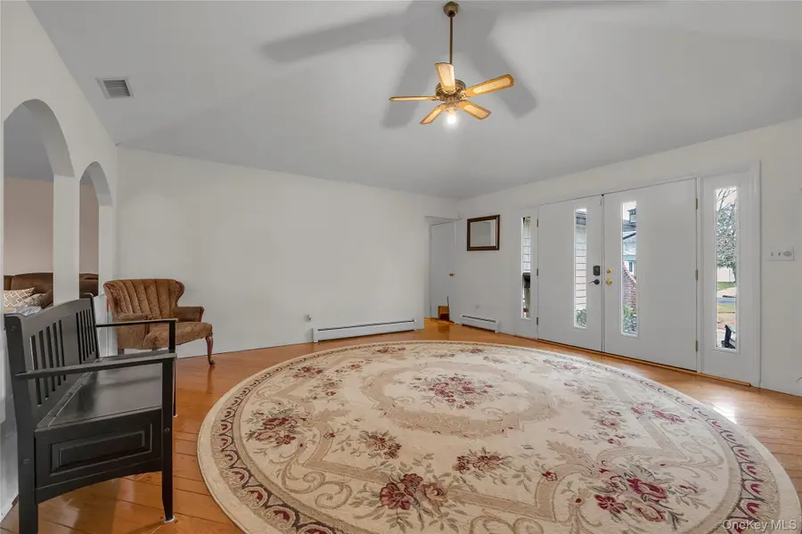 26 Julia Lane, East Northport, NY 11731 - Image #2