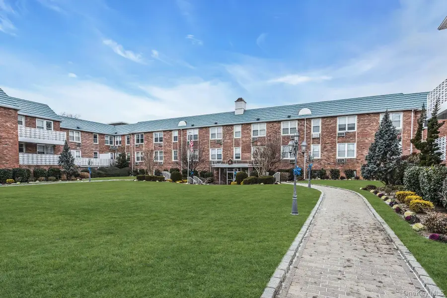 75 Noble #121, Lynbrook, NY 11563 - Image #2