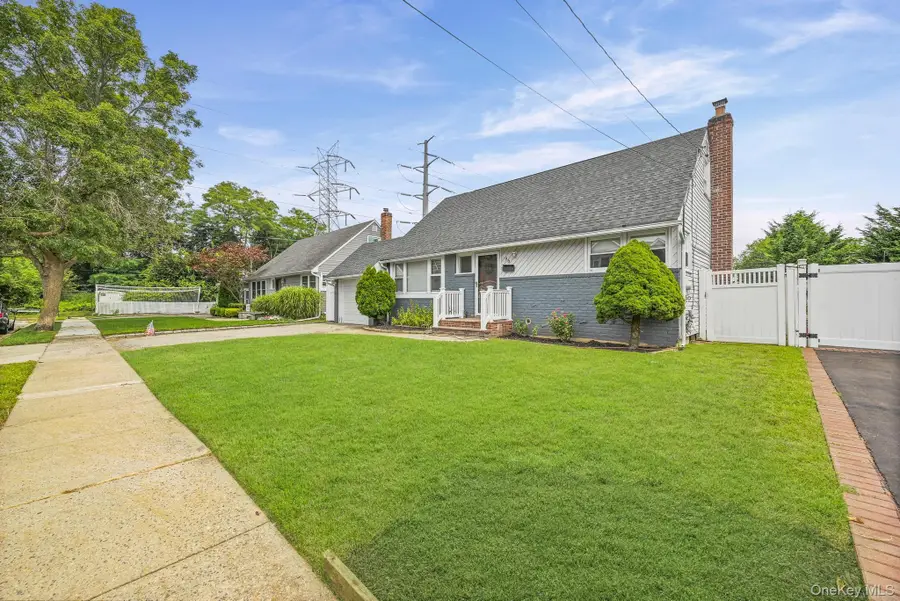 96 S Windhorst Avenue, Bethpage, NY 11714 - Image #2