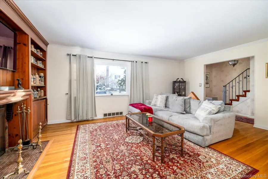 31 Alden Court, Malverne, NY 11565 - Image #3