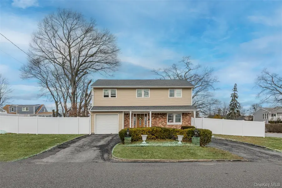 1042 11th Street, West Babylon, NY 11704 - Image #3