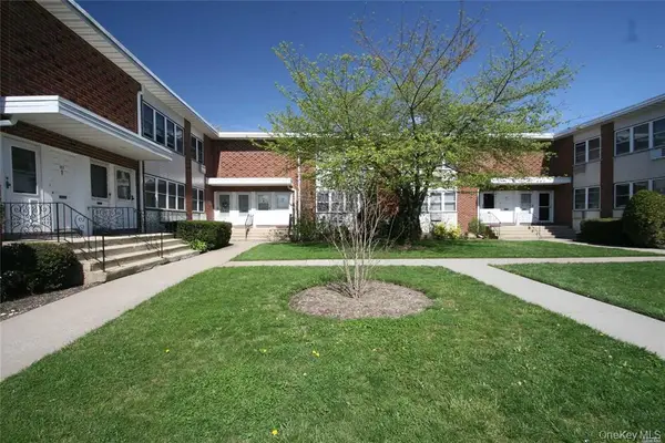 139 Farber Drive #139, West Babylon, NY 11704