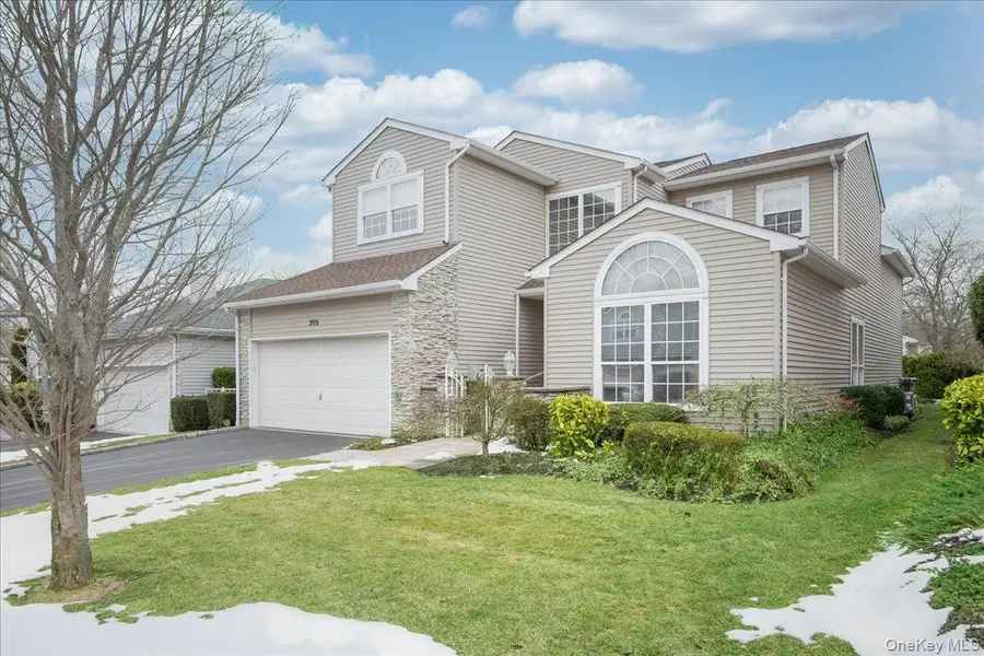 205 Windwatch Drive, Hauppauge, NY 11788 - Image #2