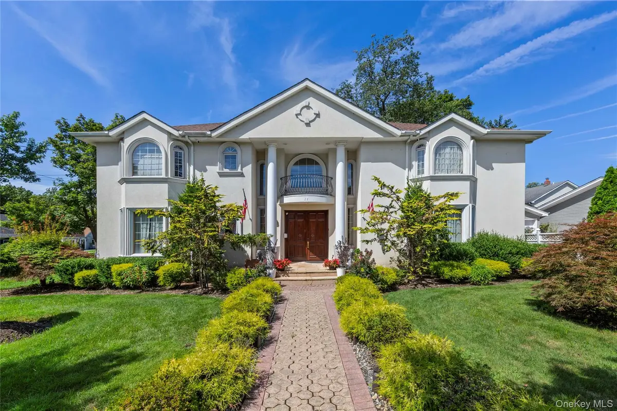 11 Manor Avenue, Roslyn Heights, NY 11577 - Image #1