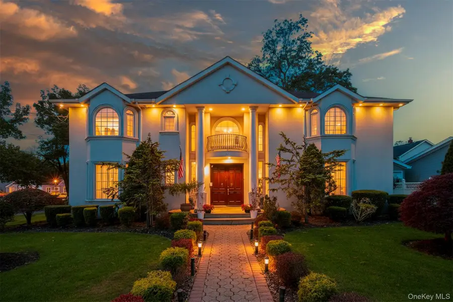 11 Manor Avenue, Roslyn Heights, NY 11577 - Image #2