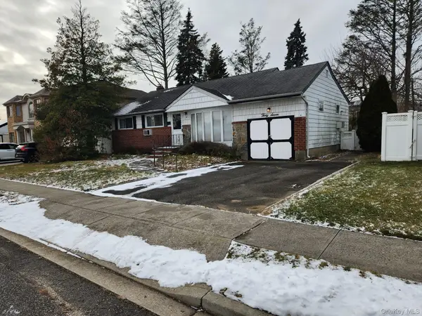 37 Kalda Lane, Plainview, NY 11803