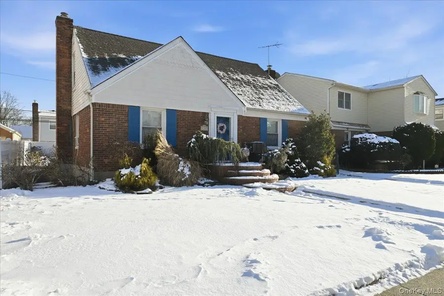 38 Irving Lane, New Hyde Park, NY 11040 - Image #2