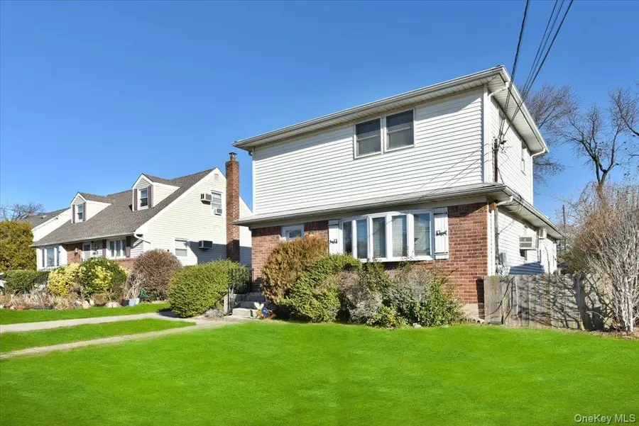 233 Meyer Avenue, Valley Stream, NY 11580 - Image #3