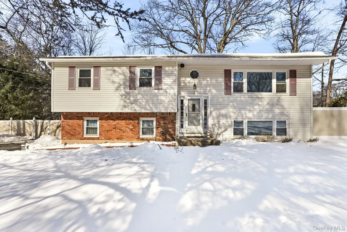 4 Laura Drive, Airmont, NY 10952 - #1