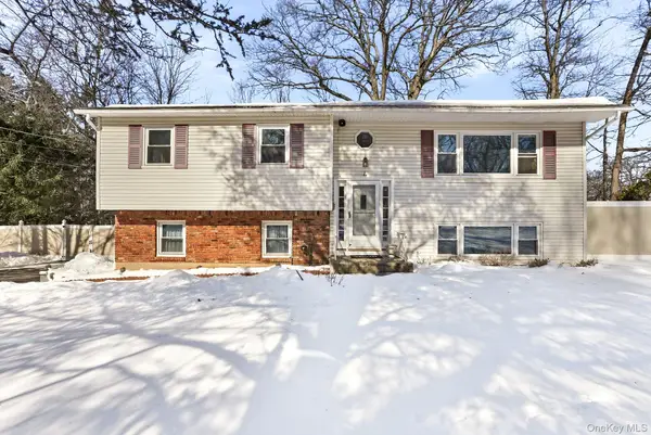 4 Laura Drive, Airmont, NY 10952