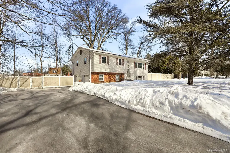 4 Laura Drive, Airmont, NY 10952 - #3