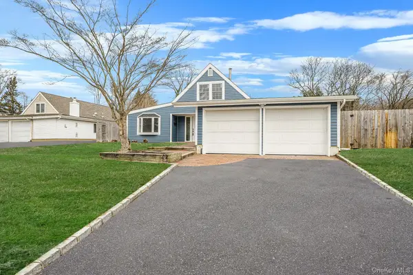 167 Silverleaf Lane, Islandia, NY 11749