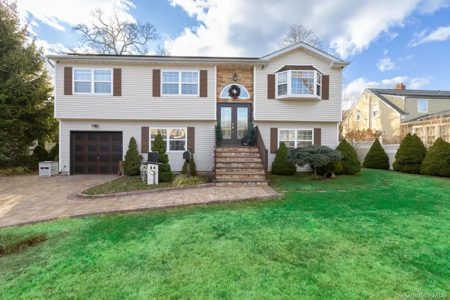 25 Fordham Place, Bay Shore, NY 11706 - Image #2