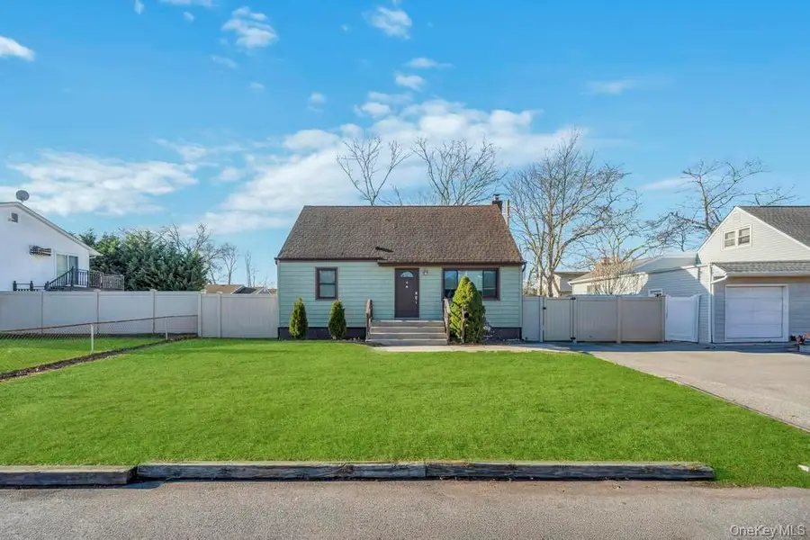 455 N Hamilton Avenue, Lindenhurst, NY 11757 - Image #2