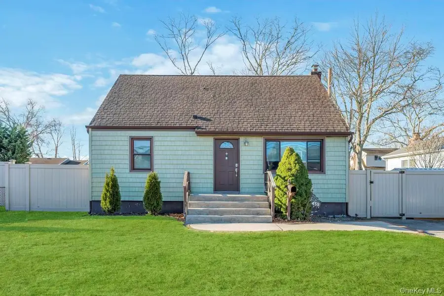 455 N Hamilton Avenue, Lindenhurst, NY 11757 - Image #3