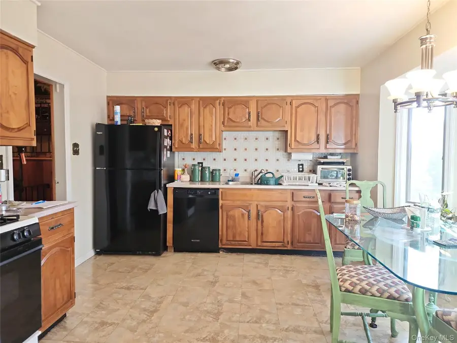 3 Dorset Way, Glen Cove, NY 11542 - Image #2