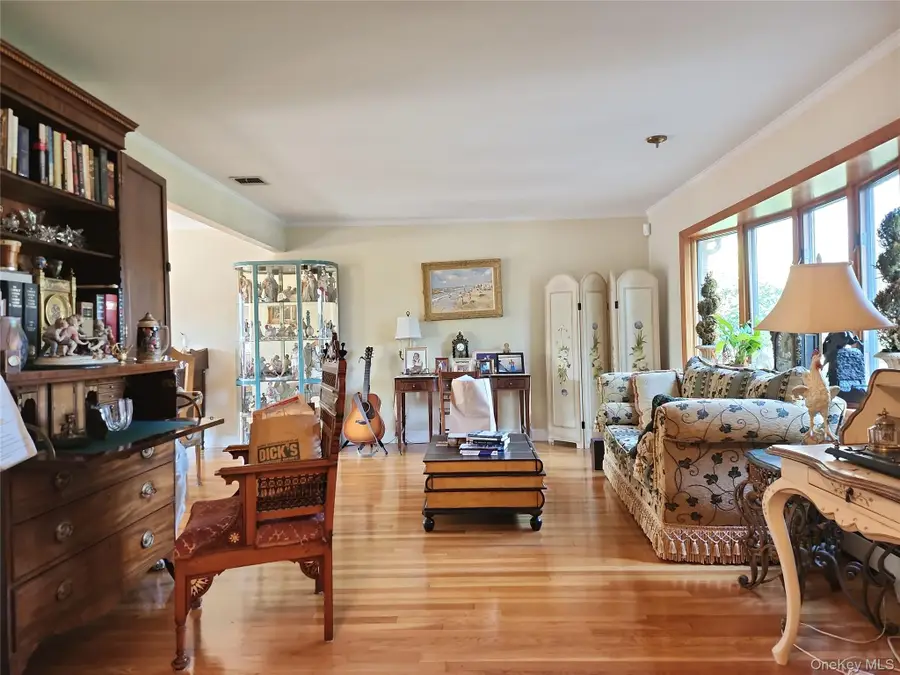 3 Dorset Way, Glen Cove, NY 11542 - Image #3