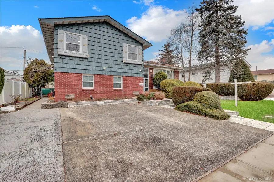 211 Cantiague Rock Road, Westbury, NY 11590 - Image #2