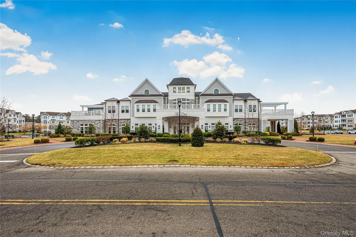 21105 Aspenwood Drive #275, Plainview, NY 11803 - Image #1