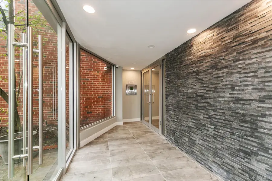 195 S Middle Neck Road #2 H, Great Neck, NY 11021 - Image #2