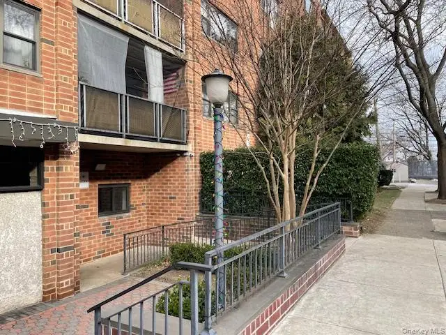 100 Clinton Avenue #4P, Mineola, NY 11501 - Image #3