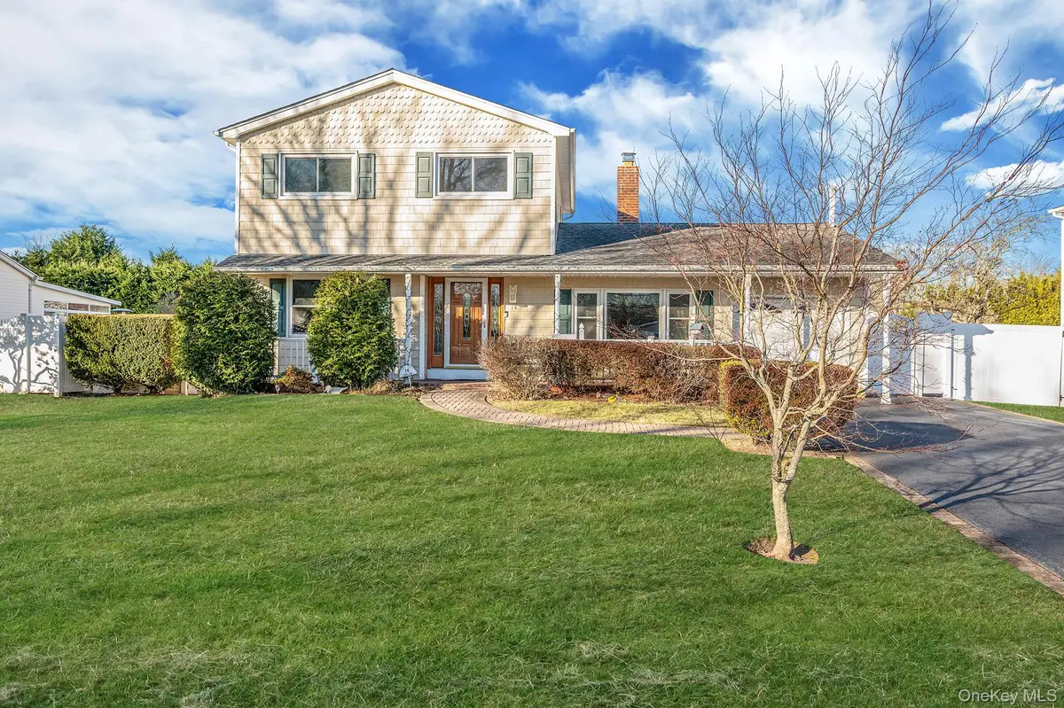 14 Harp Lane, Sayville, NY 11782 - Image #1