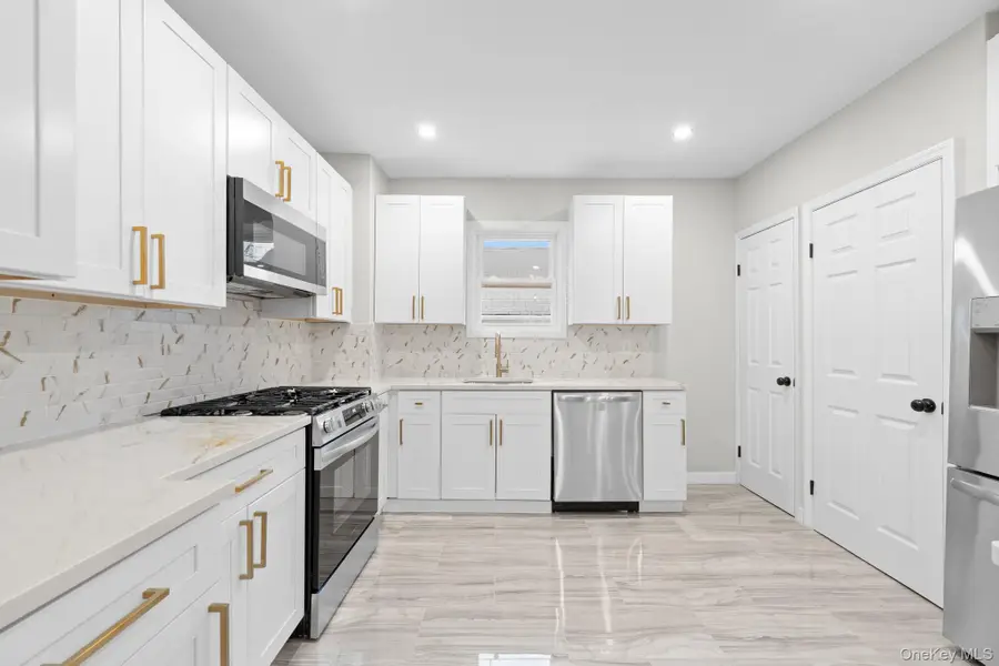 187-41 Tioga Drive, Saint Albans, NY 11412 - Image #3