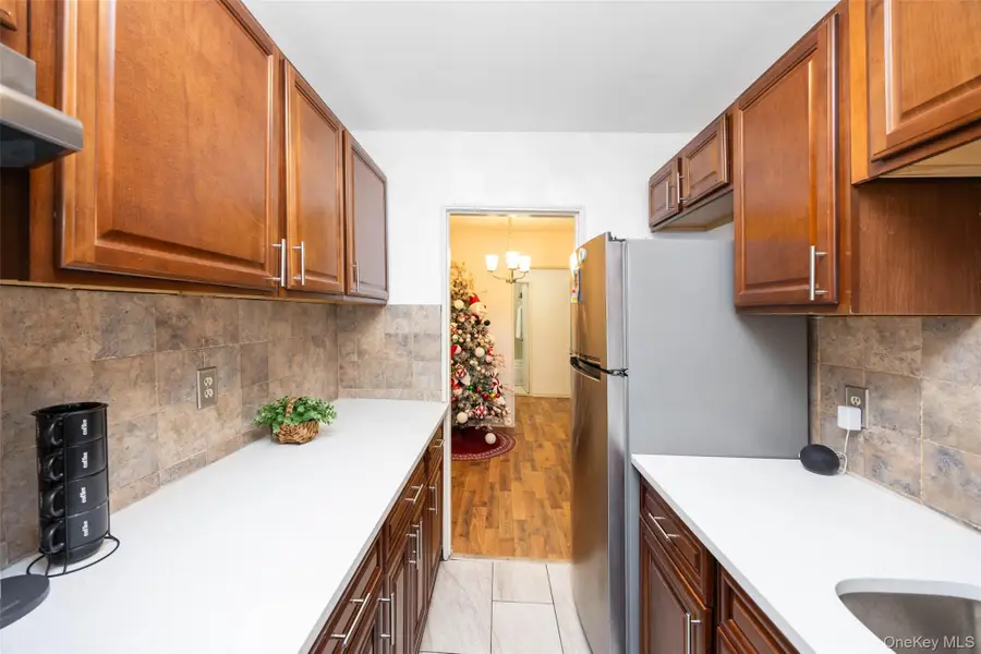 70-07A Park Drive E #A, Flushing, NY 11367 - Image #3