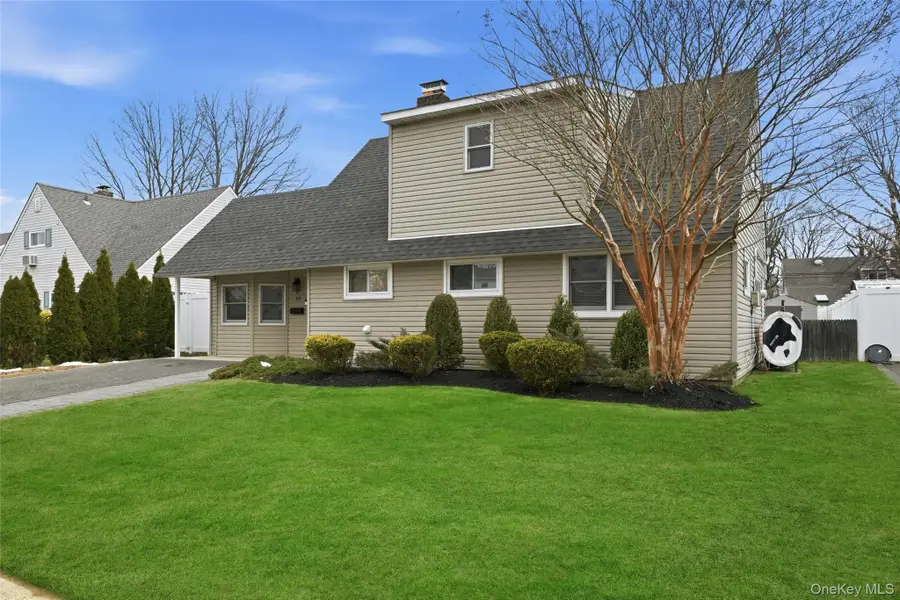 57 Cobalt Lane, Westbury, NY 11590 - Image #3