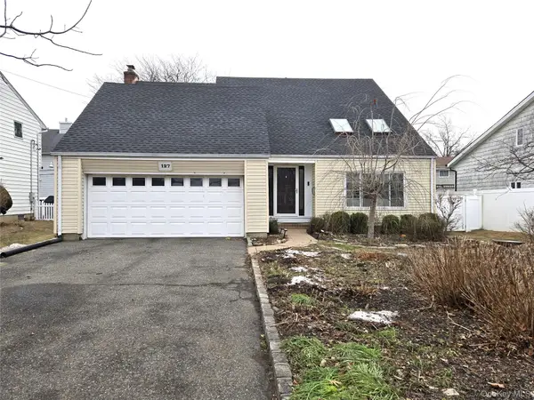 127 Cow Neck Road, Port Washington, NY 11050